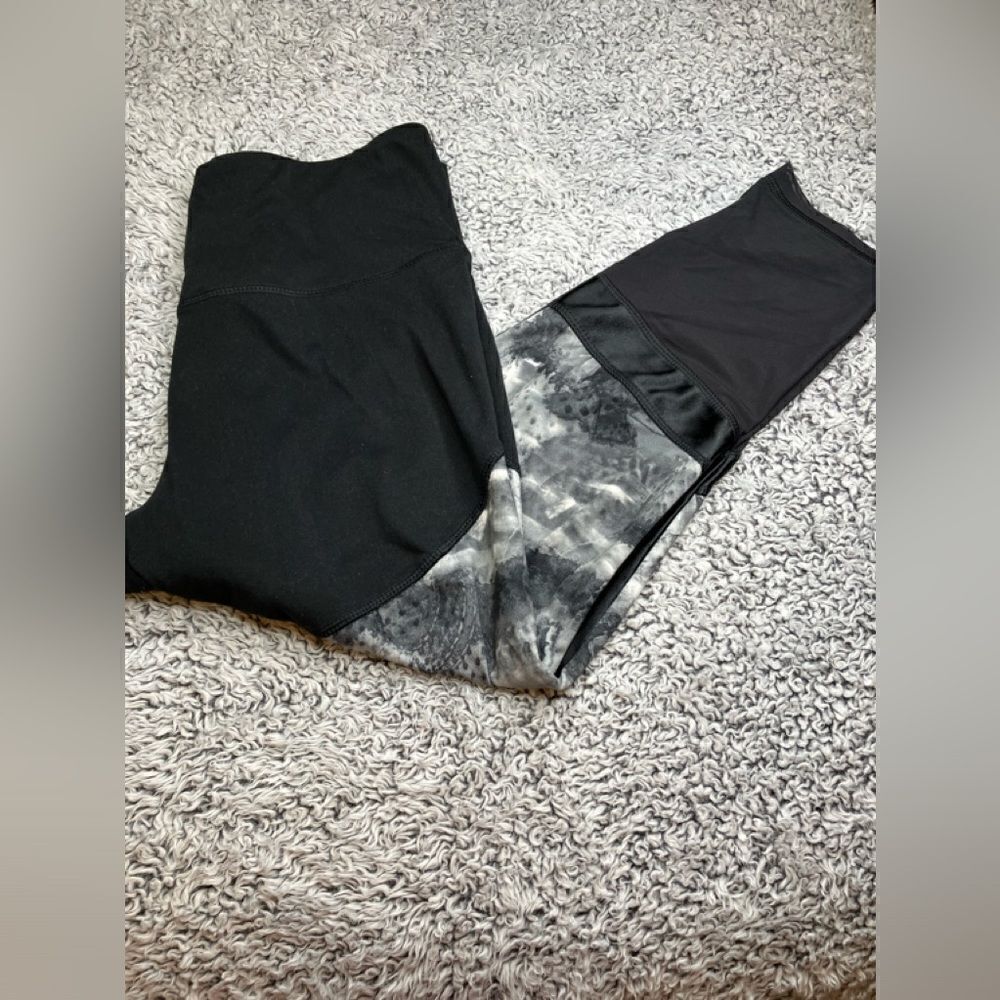 Marika L Animal Print Yoga Workout Leggings With Pockets